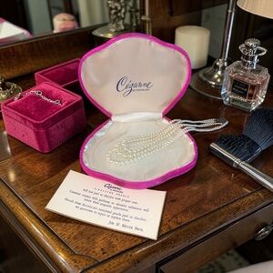 Mid Century Cézanne by Richelieu Simulated Pearl Necklace in Pink Velvet  Case